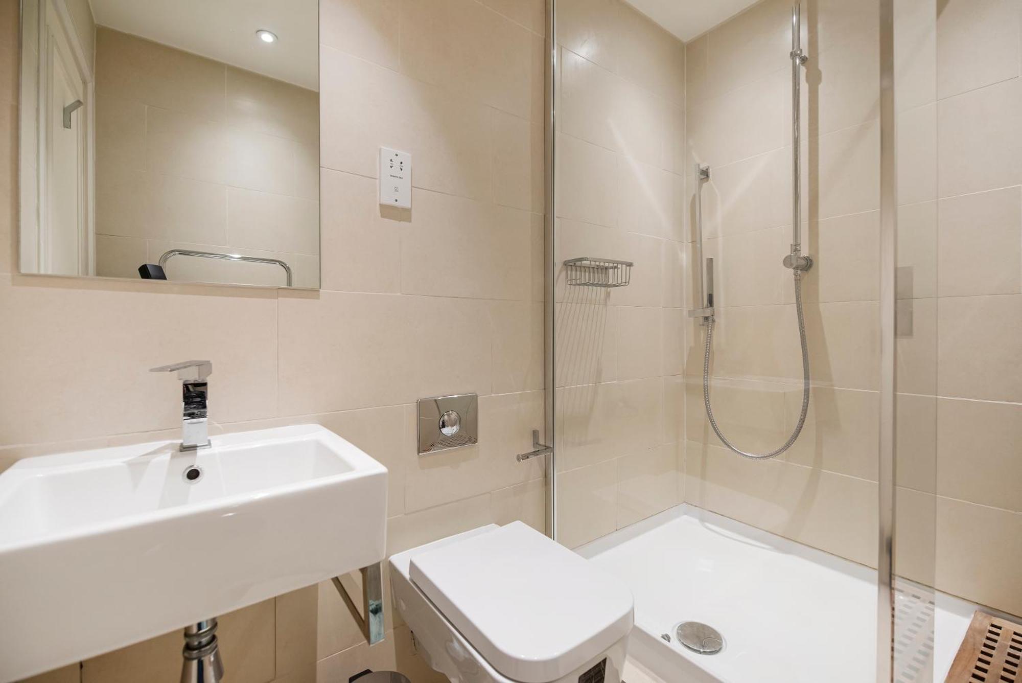 Central 2 Bed Maissonette Londen Buitenkant foto